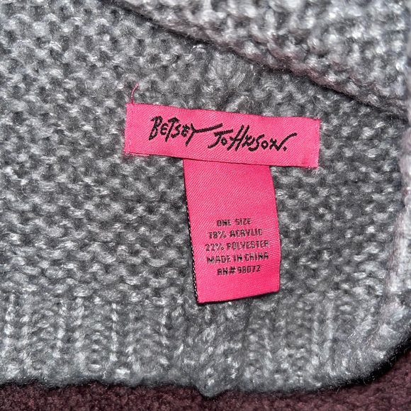 Betsey Johnson neck wrap and beanie set - Picture 2 of 3